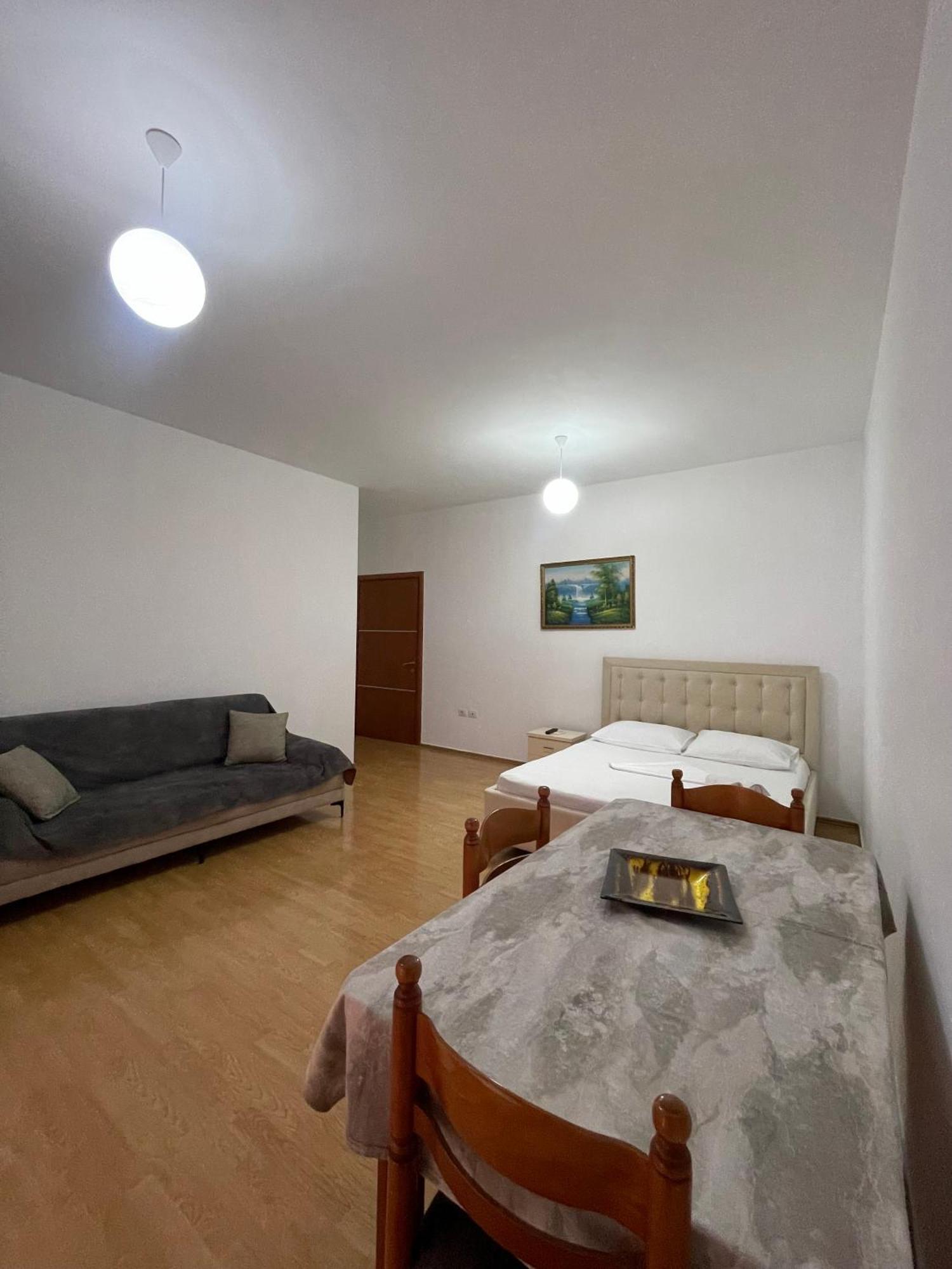 Keivi Guesthouse Sarande Bagian luar foto