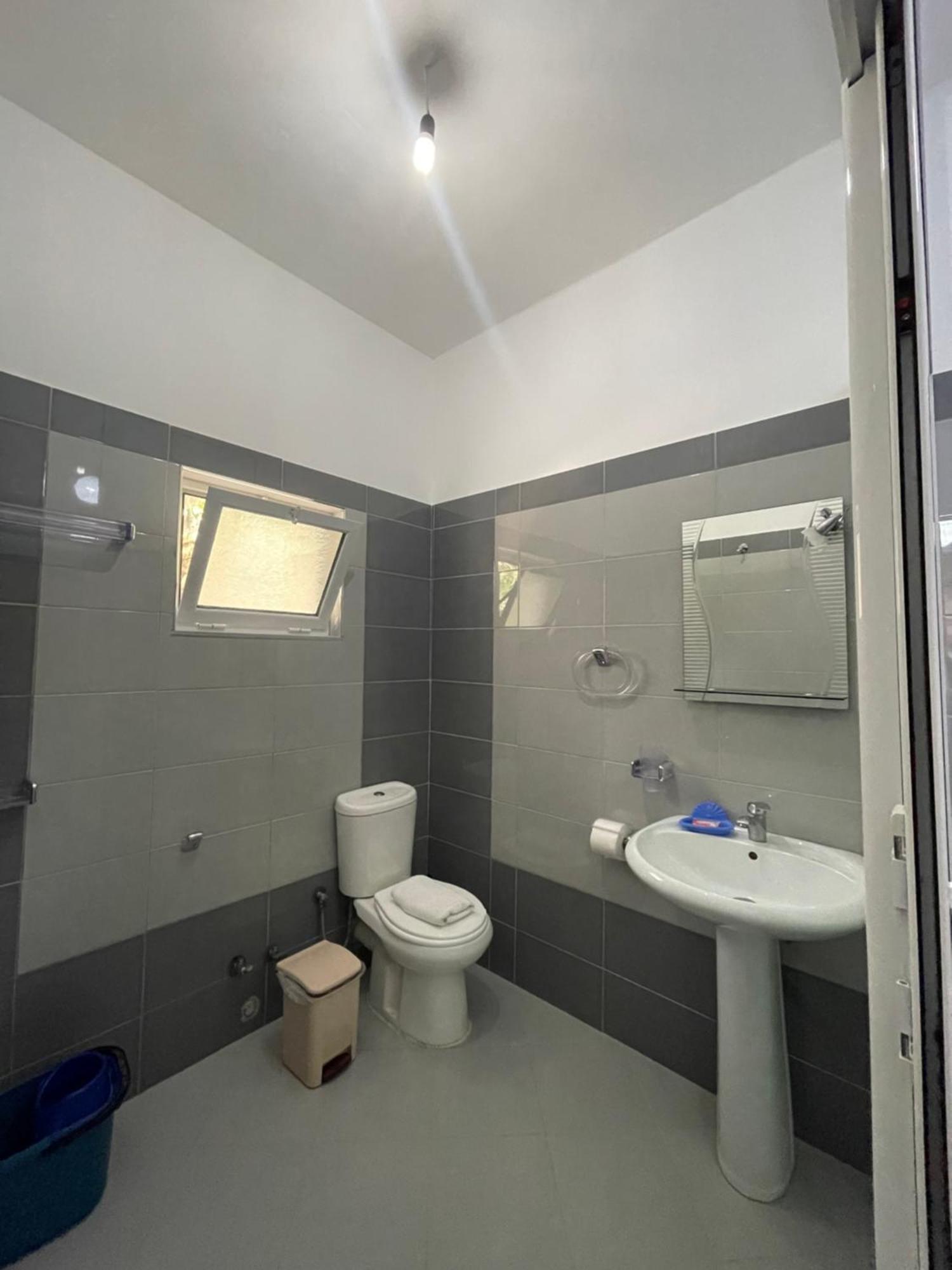 Keivi Guesthouse Sarande Bagian luar foto