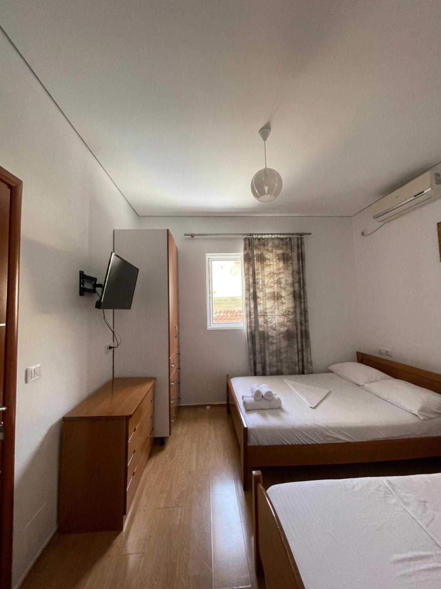 Keivi Guesthouse Sarande Bagian luar foto