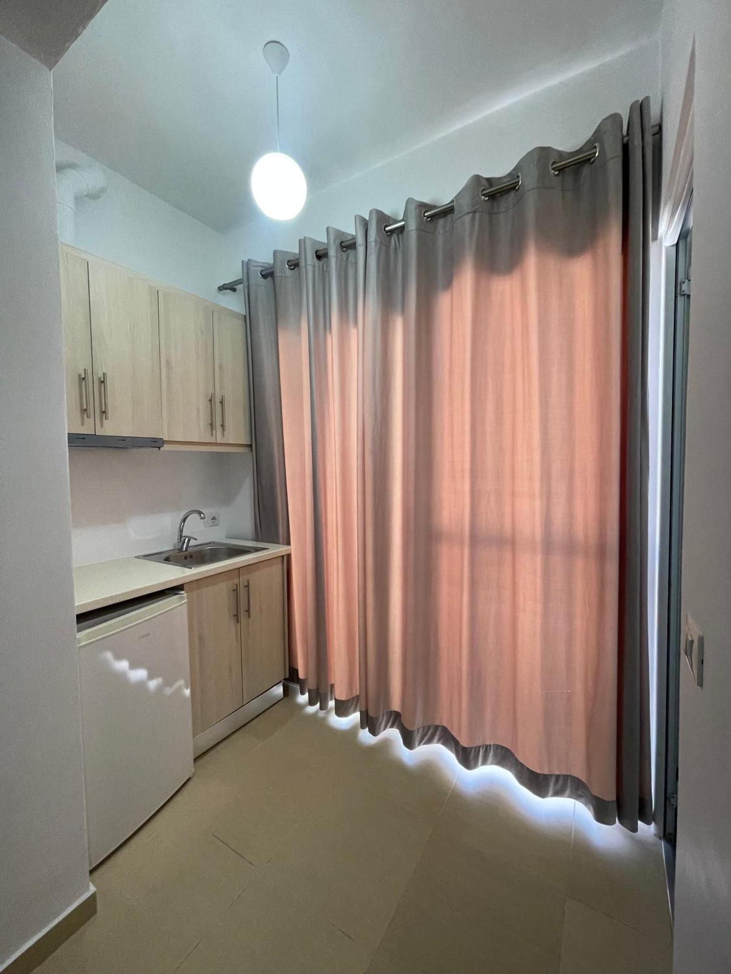 Keivi Guesthouse Sarande Bagian luar foto