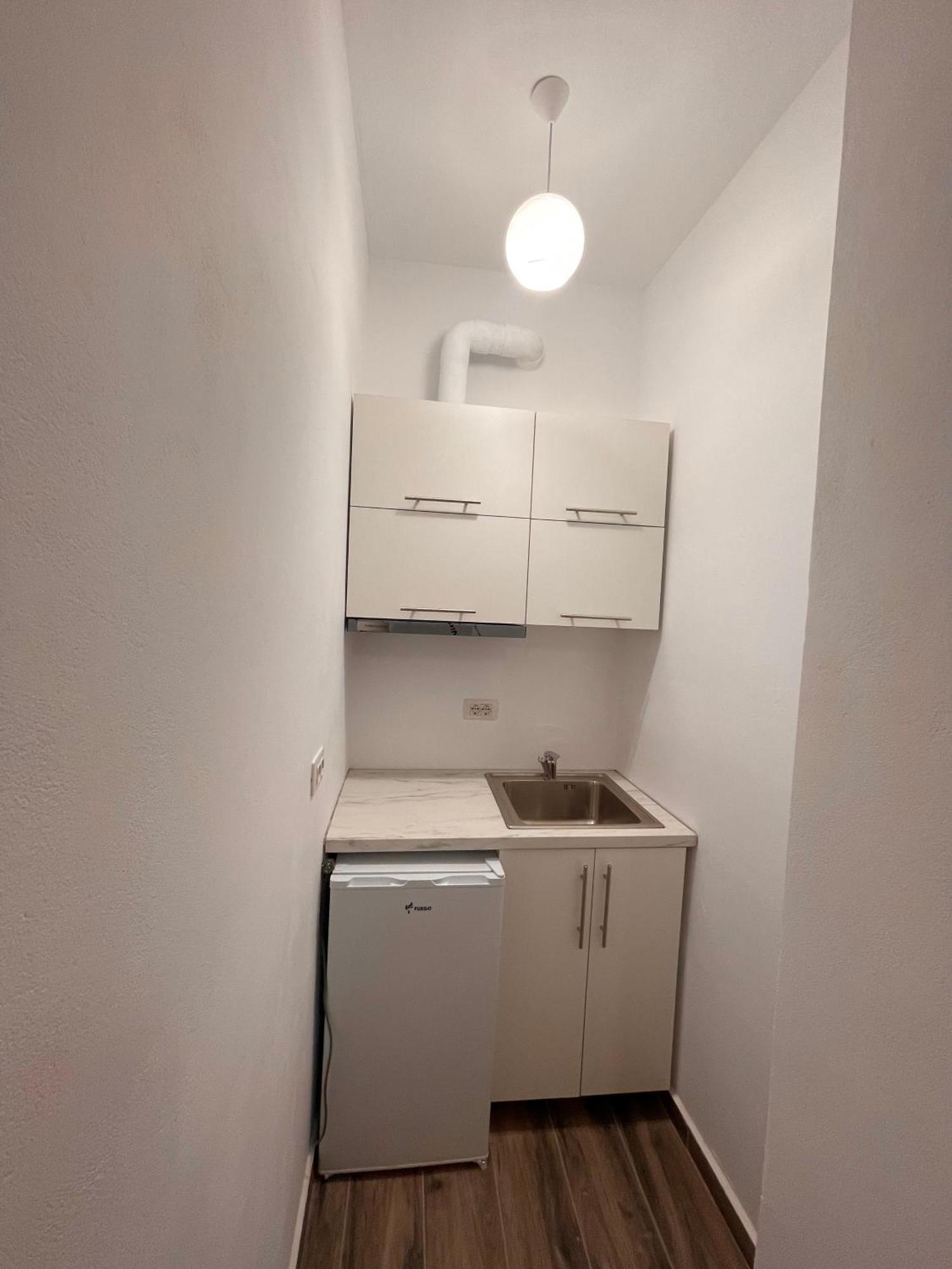Keivi Guesthouse Sarande Bagian luar foto