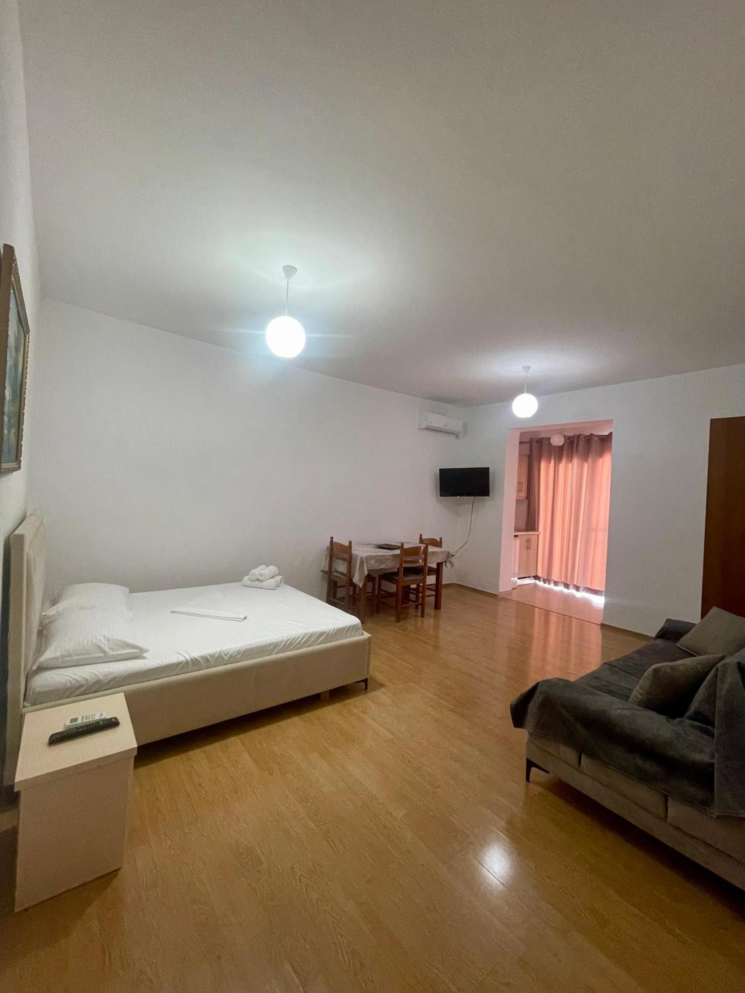 Keivi Guesthouse Sarande Bagian luar foto