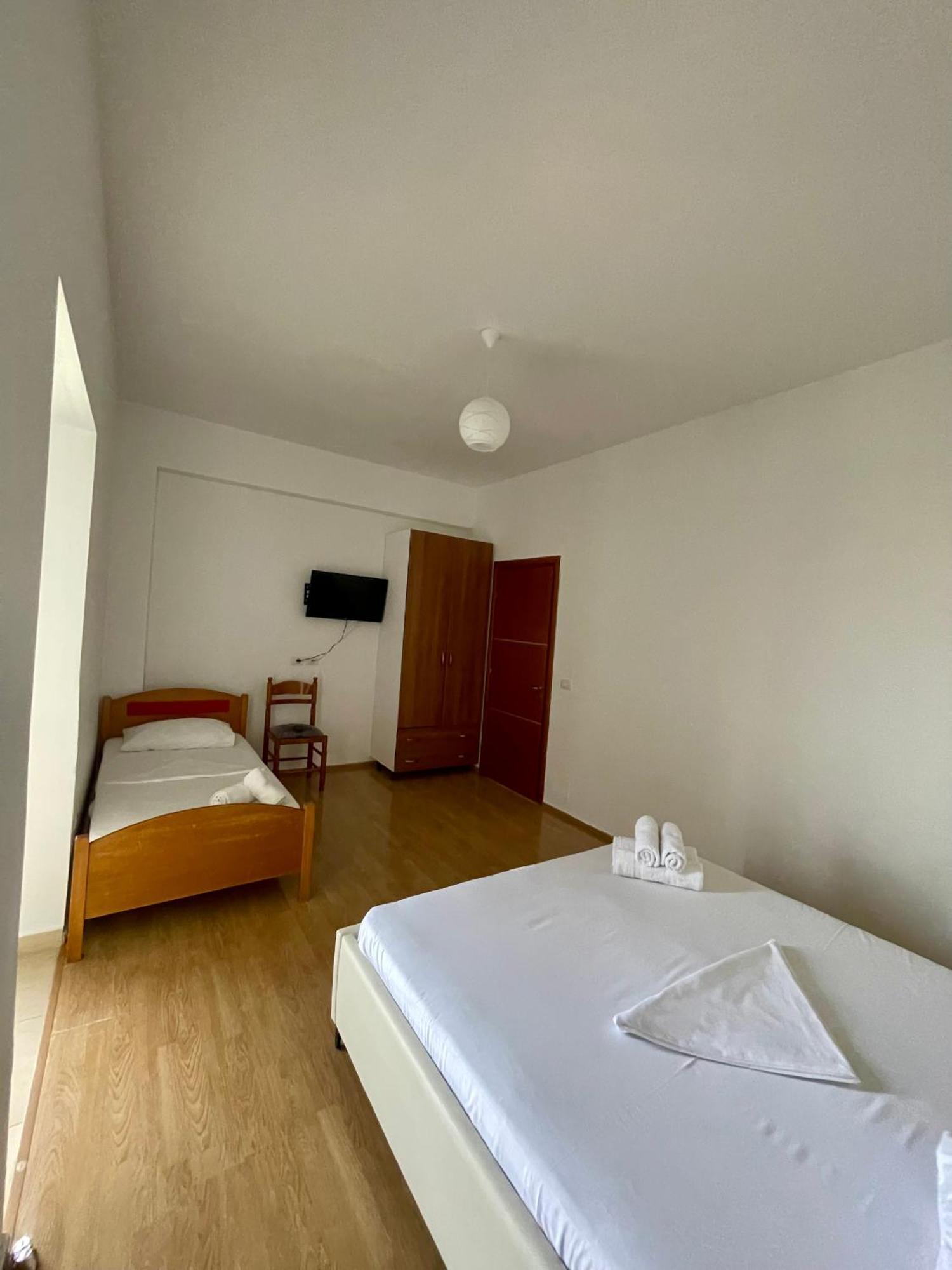 Keivi Guesthouse Sarande Bagian luar foto