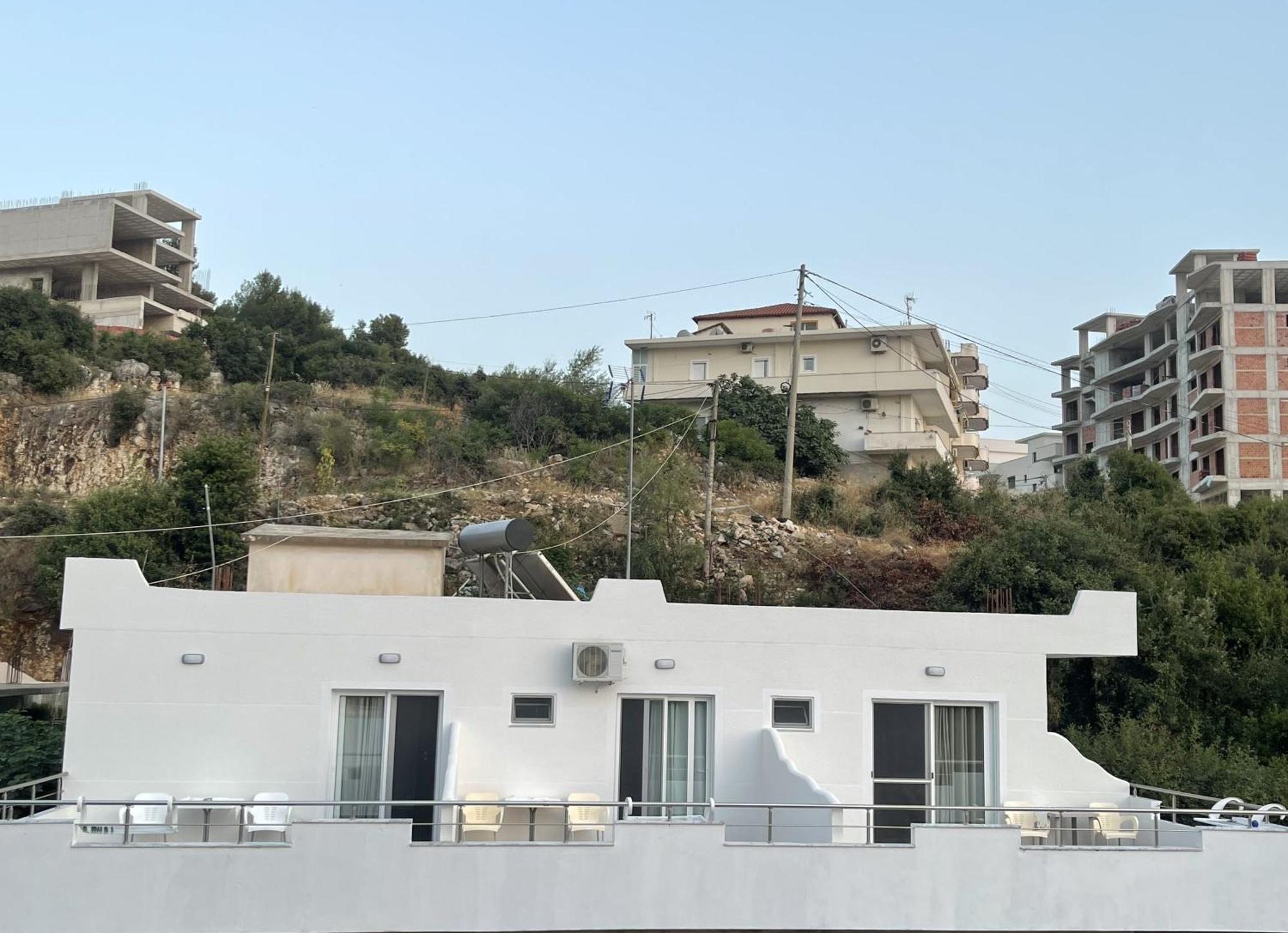 Keivi Guesthouse Sarande Bagian luar foto